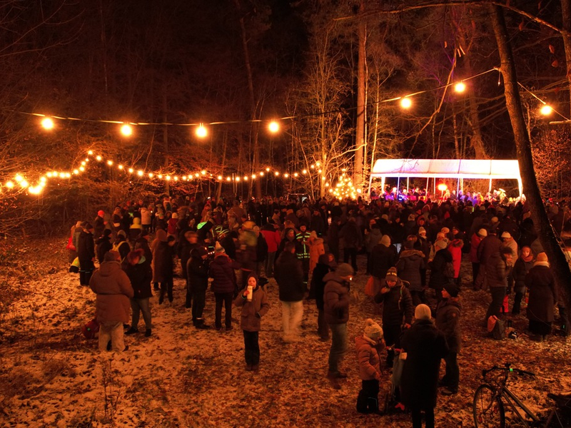 FW Norderstedt: Waldweihnacht der Freiwilligen Feuerwehr Garstedt - Foto: presseportal.de