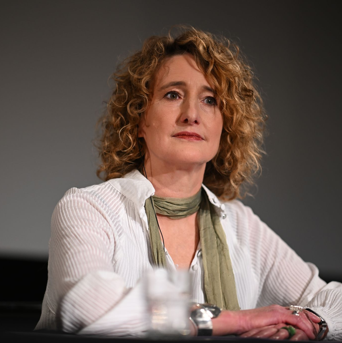 Berlinale-Intendantin Tricia Tuttle äußerte sich zum Vorfall auf einer Bühne während der Filmfestspiele. - Foto: Sebastian Christoph Gollnow/dpa