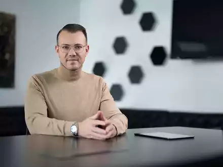 Dariusch Hosseini von Proper API: Wie ausländische IT-Spezialisten ihren Vermögensaufbau in Deutschland effizient betreiben - Foto: presseportal.de