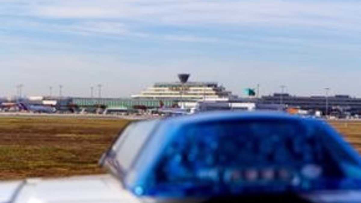 BPOL NRW: Hinweise der Bundespolizei am Flughafen Köln/Bonn für die Weihnachtsreisezeit - Foto: presseportal.de