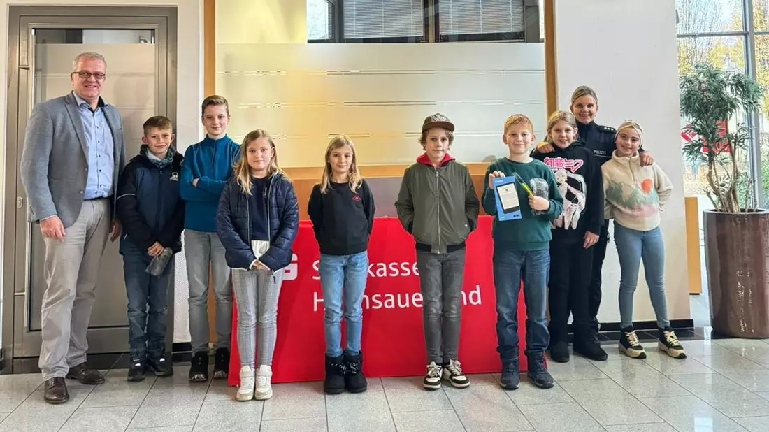 POL-HSK: Verlosung Verkehrssicheres Fahrrad der Sparkasse Bestwig - Bild: presseportal.de