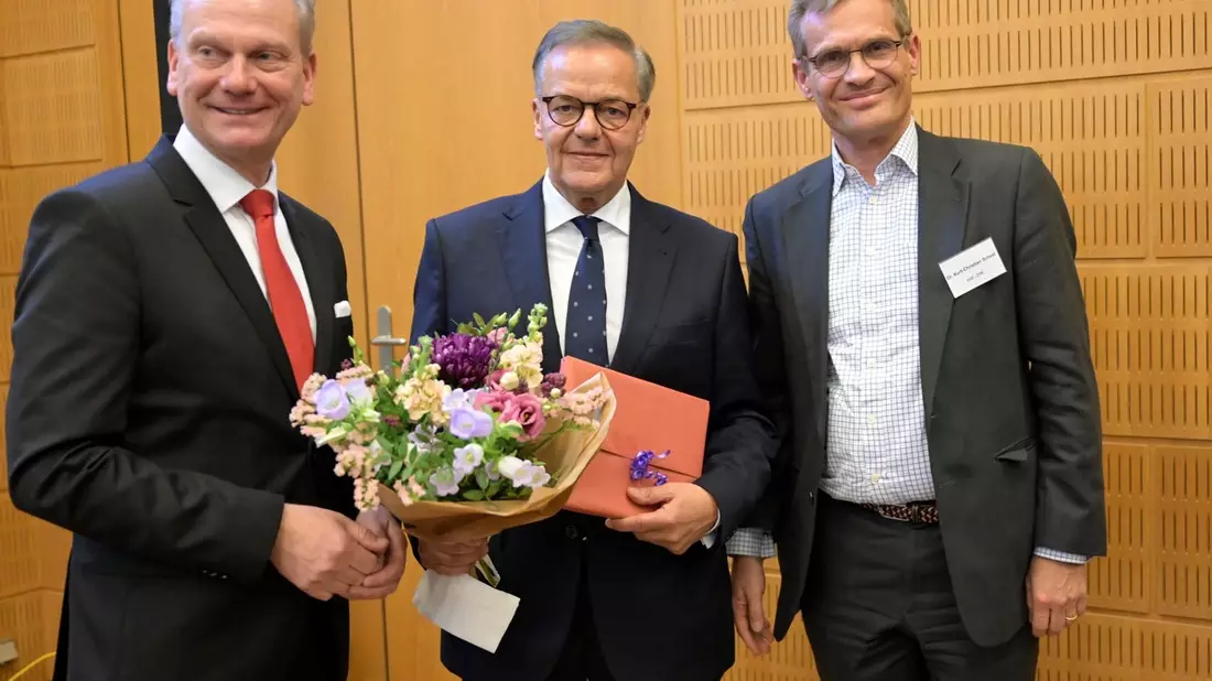 Technologievielfalt für Nutzfahrzeuge: Politik muss Leitplanken liefern / 21. Berliner Automobildialog: Dr. Konrad in den Ruhestand verabschiedet - Bild: presseportal.de