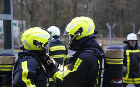 FW-EN: Feuerwehren Wuppertal und Schwelm üben gemeinsam am Ausbildungsgelände des Instituts der Feuerwehren NRW - Foto: presseportal.de