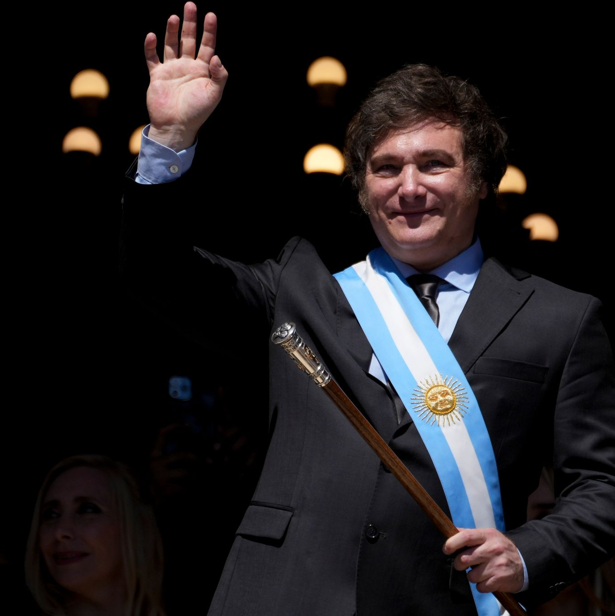 Argentiniens Präsident Javier Milei hatte die Wahl mit radikalen Forderungen nach einer wirtschaftlichen und politischen Kehrtwende gewonnen. - Foto: Matilde Campodonico/AP/dpa