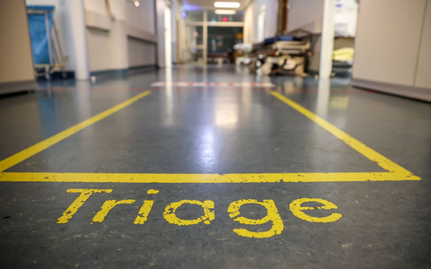 Der Ärzteverband reicht eine Verfassungsbeschwerde gegen die Triage-Regel ein. - Foto: Jan Woitas/dpa