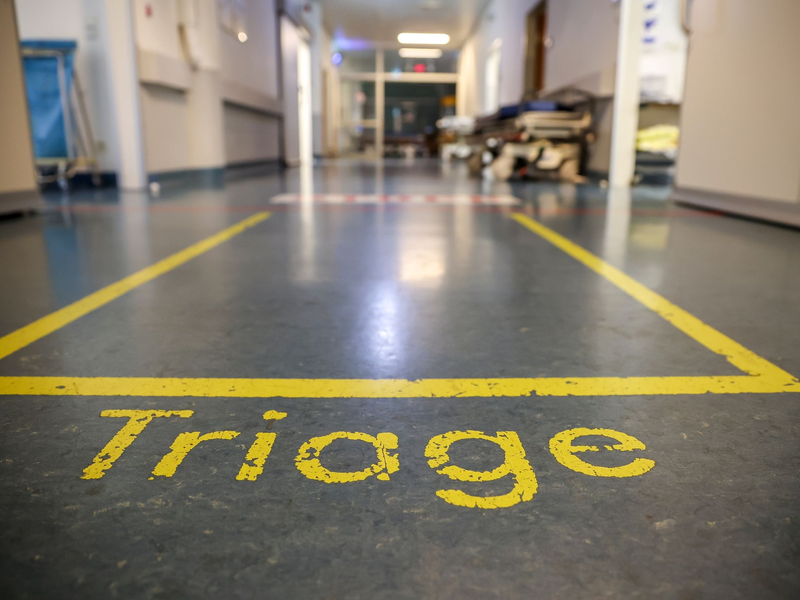 Der Ärzteverband reicht eine Verfassungsbeschwerde gegen die Triage-Regel ein. - Foto: Jan Woitas/dpa