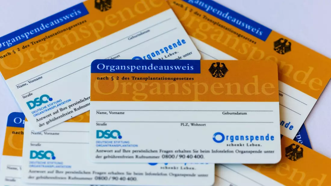 Um mehr Menschen als potenzielle Organspender zu gewinnen, haben zwei Wirtschaftswissenschaftler eine Lotterie vorgeschlagen. - Bild: Rolf Vennenbernd/dpa