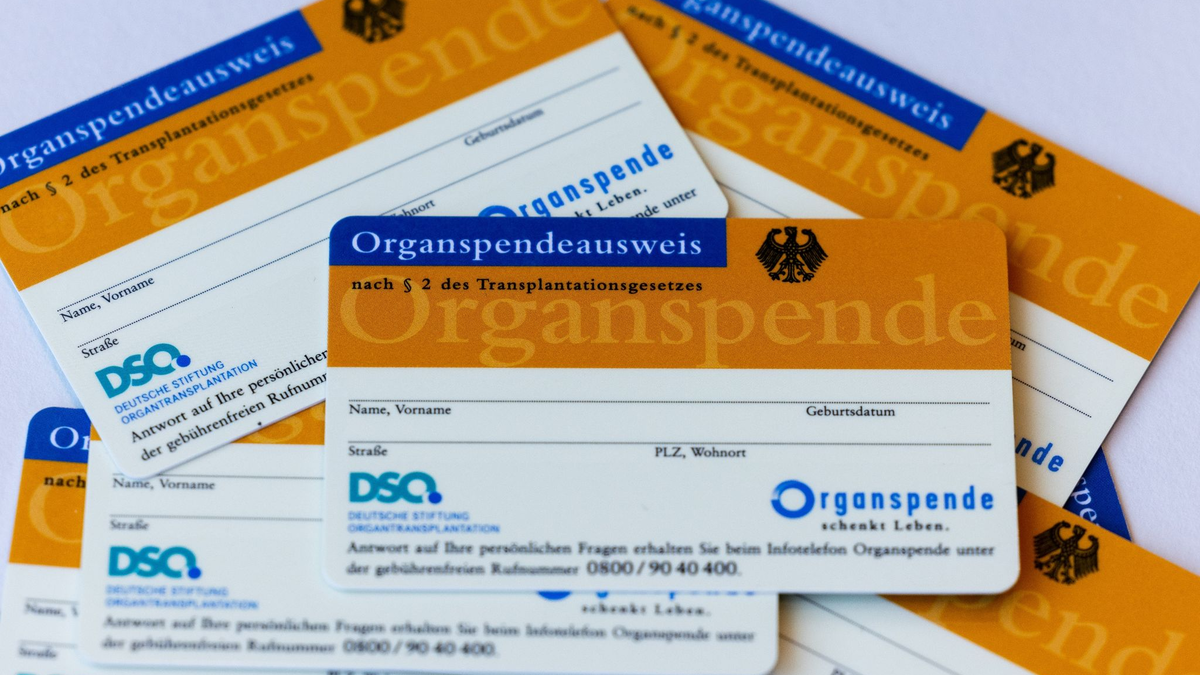 Um mehr Menschen als potenzielle Organspender zu gewinnen, haben zwei Wirtschaftswissenschaftler eine Lotterie vorgeschlagen. - Foto: Rolf Vennenbernd/dpa