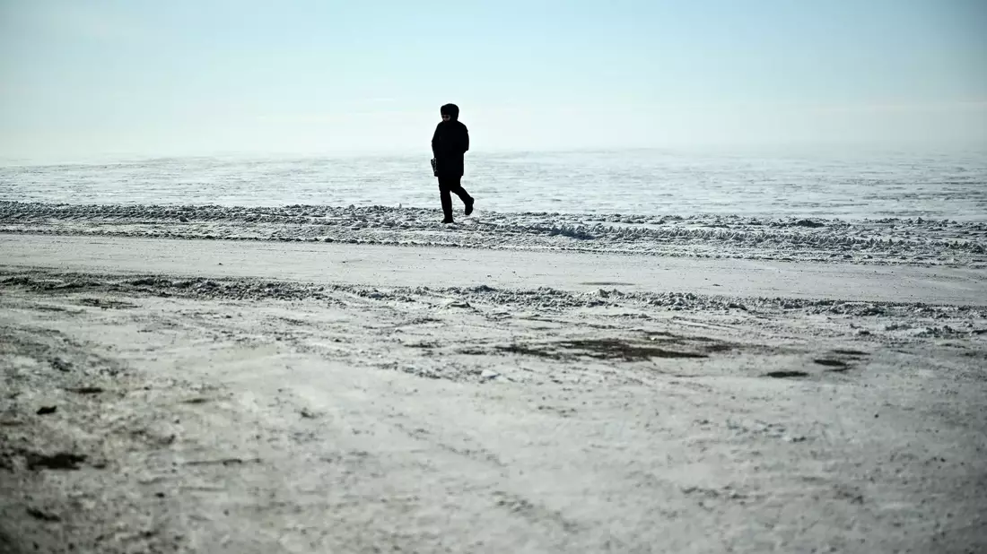 Zum fünften Mal in den vergangenen 34 Jahren ist höchste Punkt der Eisdecke in Grönland geschmolzen. - Bild: Britta Pedersen/dpa