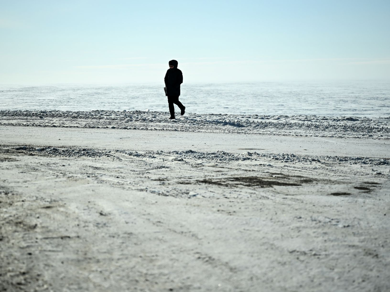 Zum fünften Mal in den vergangenen 34 Jahren ist höchste Punkt der Eisdecke in Grönland geschmolzen. - Foto: Britta Pedersen/dpa