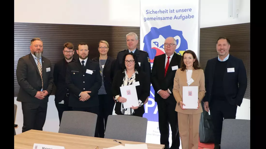 POL-OF: KOMPASSbahnhof wird neuer Baustein der kommunalen Sicherheitsinitiative: Maintal nun eine von sechs Pilotkommunen in Hessen - Bild: presseportal.de
