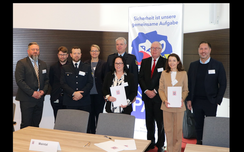 POL-OF: KOMPASSbahnhof wird neuer Baustein der kommunalen Sicherheitsinitiative: Maintal nun eine von sechs Pilotkommunen in Hessen - Foto: presseportal.de