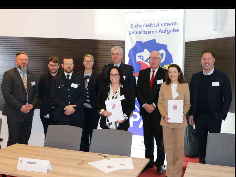 POL-OF: KOMPASSbahnhof wird neuer Baustein der kommunalen Sicherheitsinitiative: Maintal nun eine von sechs Pilotkommunen in Hessen - Foto: presseportal.de