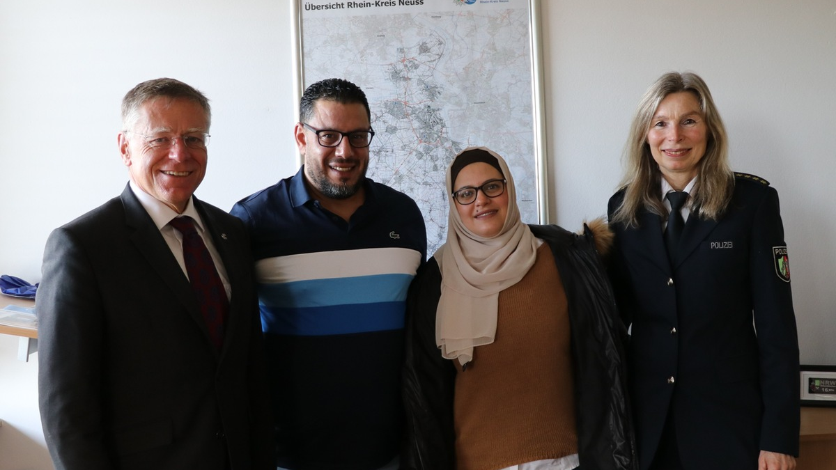 POL-NE: Landrat Hans-Jürgen Petrauschke dankt aufmerksamem Zeugen Zeuge verhindert Ertrinken und rettet eine 32-Jährige und ihren 7-jährigen Sohn aus dem Rhein - Foto: presseportal.de