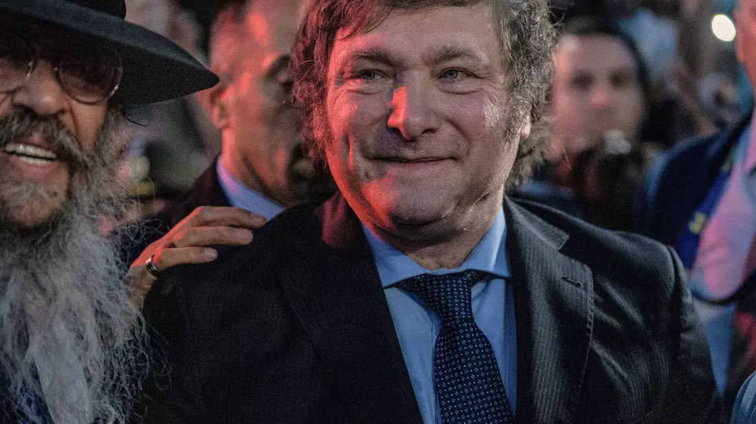 Argentiniens Präsident Javier Milei hatte die Wahl mit radikalen Forderungen nach einer wirtschaftlichen und politischen Kehrtwende gewonnen. - Bild: Guido Piotrkowski/dpa