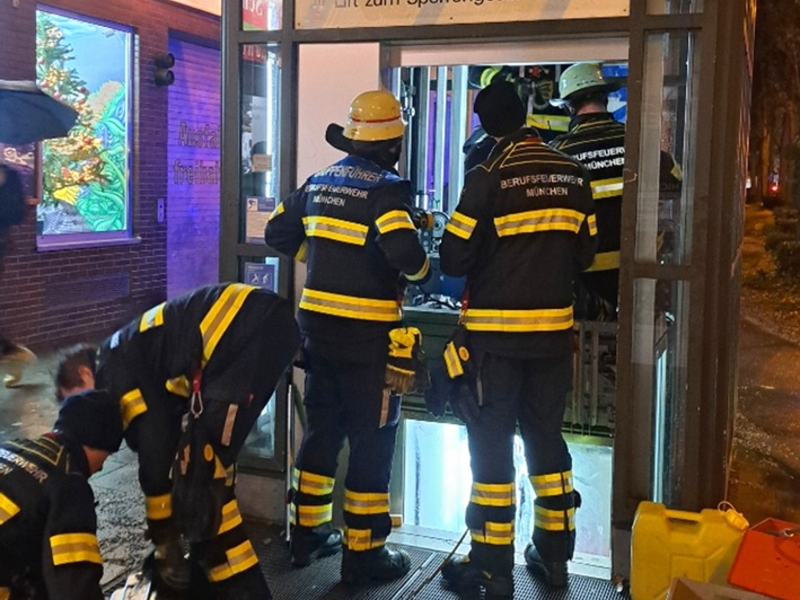 FW-M: Aufzugsrettung mit Hindernissen (Isarvorstadt) - Foto: presseportal.de
