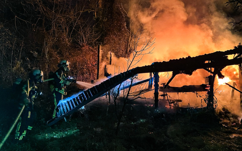 FW-BO: Laubenbrand in Langendreer am Mittwochmorgen - Foto: presseportal.de