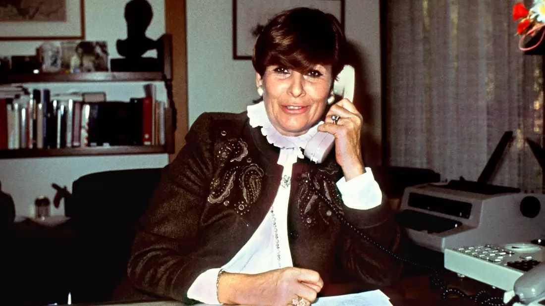 Juliane Weber in ihrem Bonner Arbeitszimmer im November 1979. - Bild: Heinrich Sanden/dpa