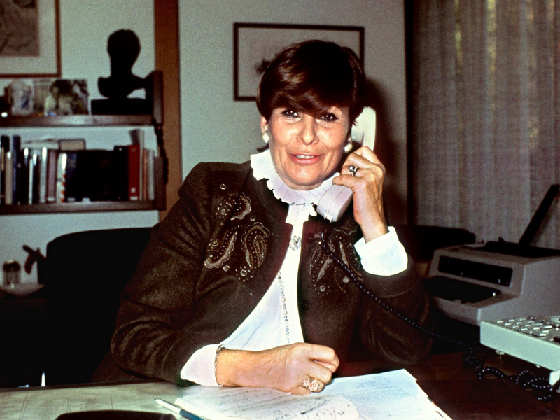 Juliane Weber in ihrem Bonner Arbeitszimmer im November 1979. - Foto: Heinrich Sanden/dpa