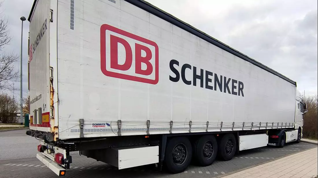 Lkw von DB Schenker (Archiv) - Bild: über dts Nachrichtenagentur