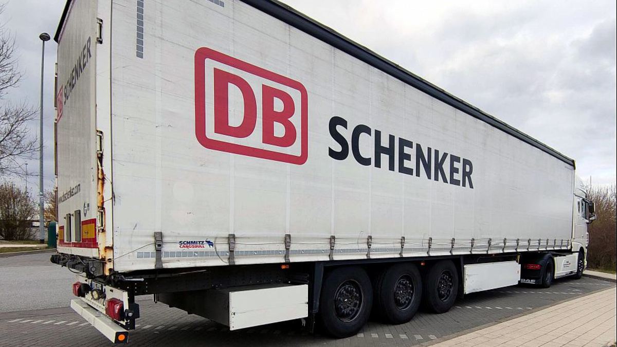 Lkw von DB Schenker (Archiv) - Foto: über dts Nachrichtenagentur