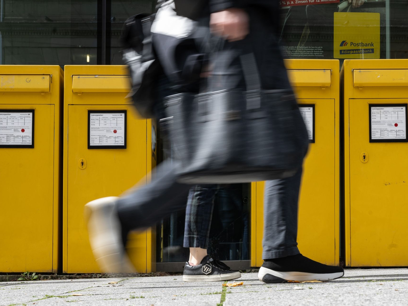 Die Bundesnetzagentur rechnet in diesem Jahr bis zum Jahresende mit mehr als 40.000 Post-Beschwerden. - Foto: Marijan Murat/dpa
