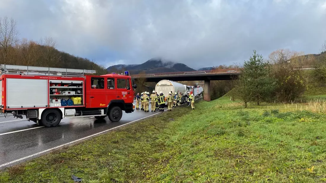 POL-PDLD: Bremsen eines Gefahrgutlasters in Brand geraten - Bild: presseportal.de