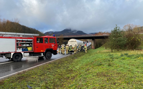 POL-PDLD: Bremsen eines Gefahrgutlasters in Brand geraten - Foto: presseportal.de
