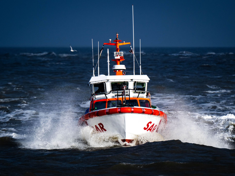 Das Seenotrettungsboot «Gillis Gullbranson» (Archivbild). Mehrere Schiffe der Seenotretter waren an der Suche beteiligt. - Foto: Sina Schuldt/dpa