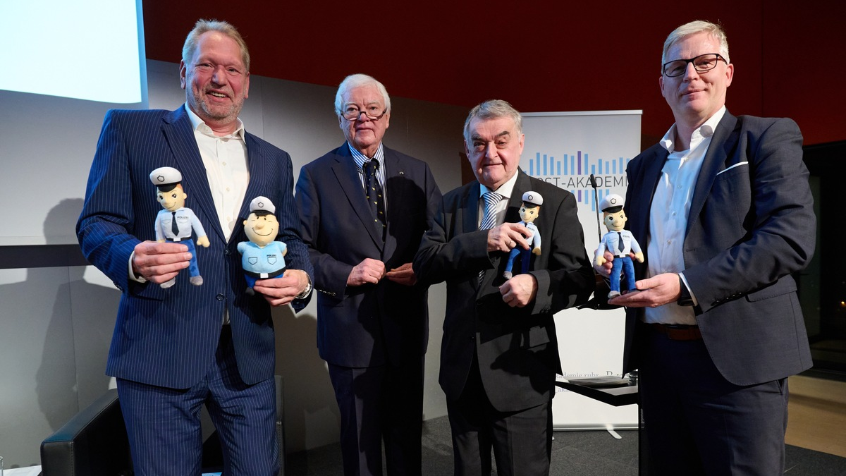 POL-E: Brost Stiftung und Verein Polizist Anton e.V. - Zwei starke Partner unterstützen Essener Kinder - Foto: presseportal.de