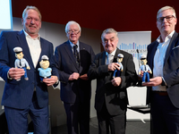 POL-E: Brost Stiftung und Verein Polizist Anton e.V. - Zwei starke Partner unterstützen Essener Kinder - Foto: presseportal.de