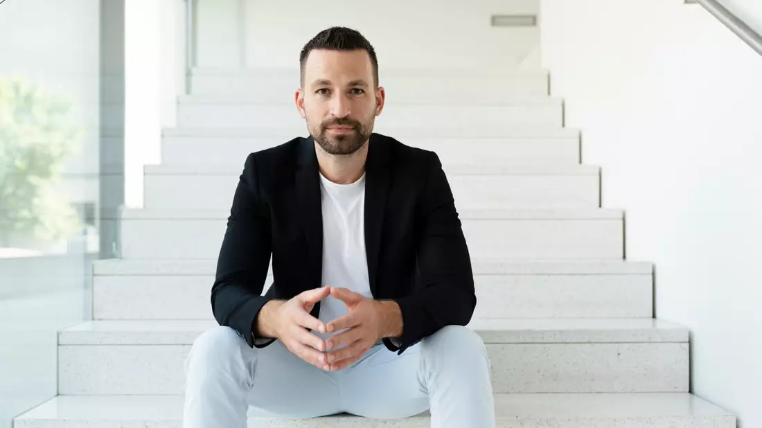 Patrick Hofer von der Vinnit-X GmbH: Wie er Quereinsteiger zum erfolgreichen Online-Business führt - Bild: presseportal.de