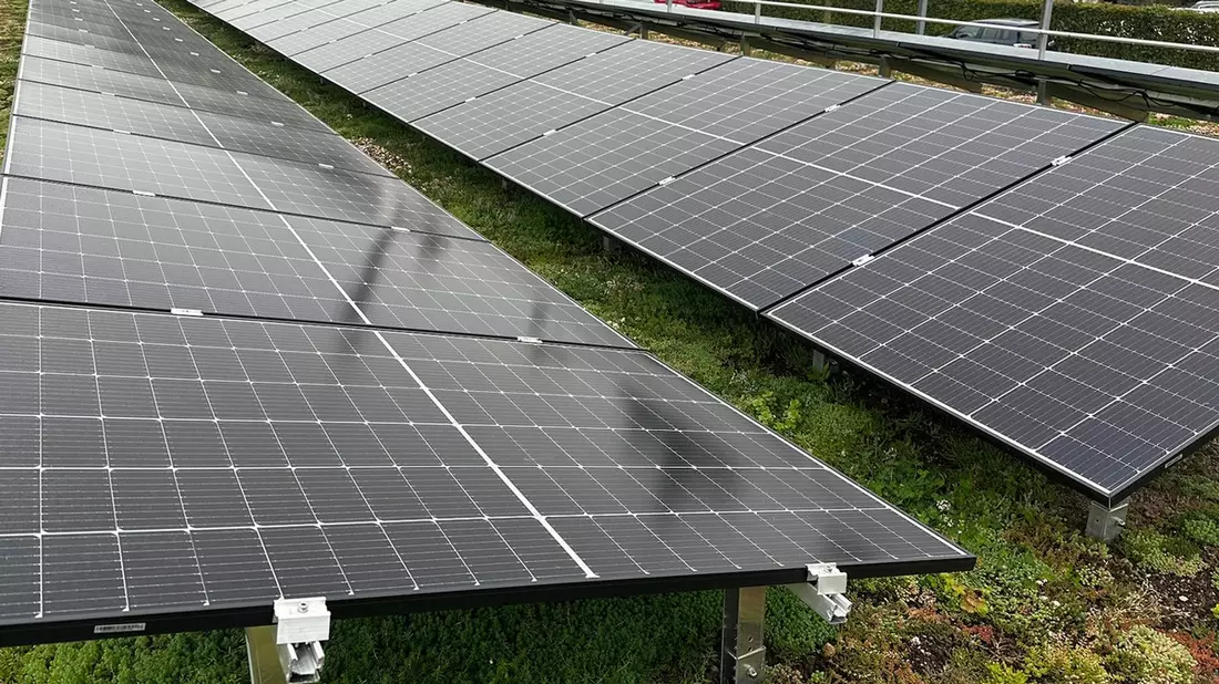 POL-KLE: Geldern - Gemeinsame Presseinformation Kreispolizeibehörde Kleve und BLB NRW: BLB NRW setzt Solar-Initiative des Landes fort / Moderne Photovoltaikanlage für die Polizeiwache Geldern - Bild: presseportal.de