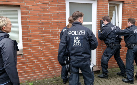 BPOL Rostock: Gemeinsame Pressemitteilung der Staatsanwaltschaft Itzehoe und der Bundespolizeiinspektion Kriminalitätsbekämpfung Rostock Bundespolizei gelingt erneut Schlag gegen Schleusungskriminalität - Foto: presseportal.de