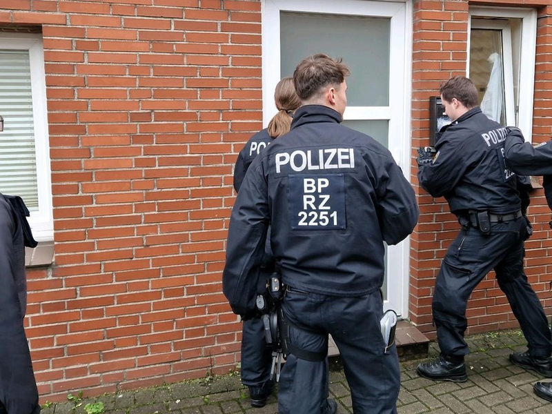 BPOL Rostock: Gemeinsame Pressemitteilung der Staatsanwaltschaft Itzehoe und der Bundespolizeiinspektion Kriminalitätsbekämpfung Rostock Bundespolizei gelingt erneut Schlag gegen Schleusungskriminalität - Foto: presseportal.de
