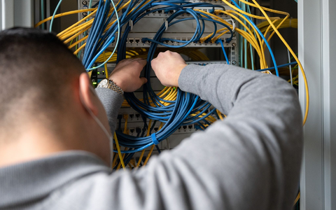 Auf dem Ausbildungsmarkt zeigen sich erste Lichtblicke. - Foto: Sebastian Gollnow/dpa