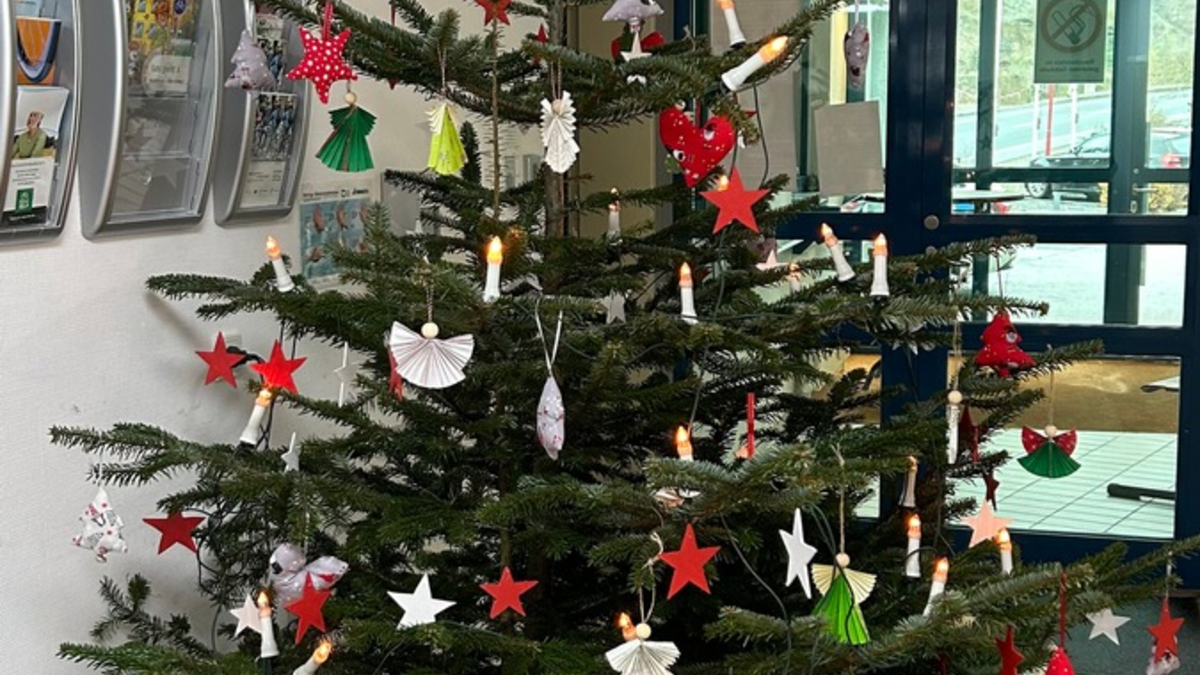 POL-PDMY: Weihnachtsbaumschmück-Tradition bei der Polizei Cochem - Foto: presseportal.de