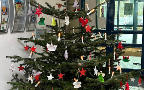 POL-PDMY: Weihnachtsbaumschmück-Tradition bei der Polizei Cochem - Foto: presseportal.de