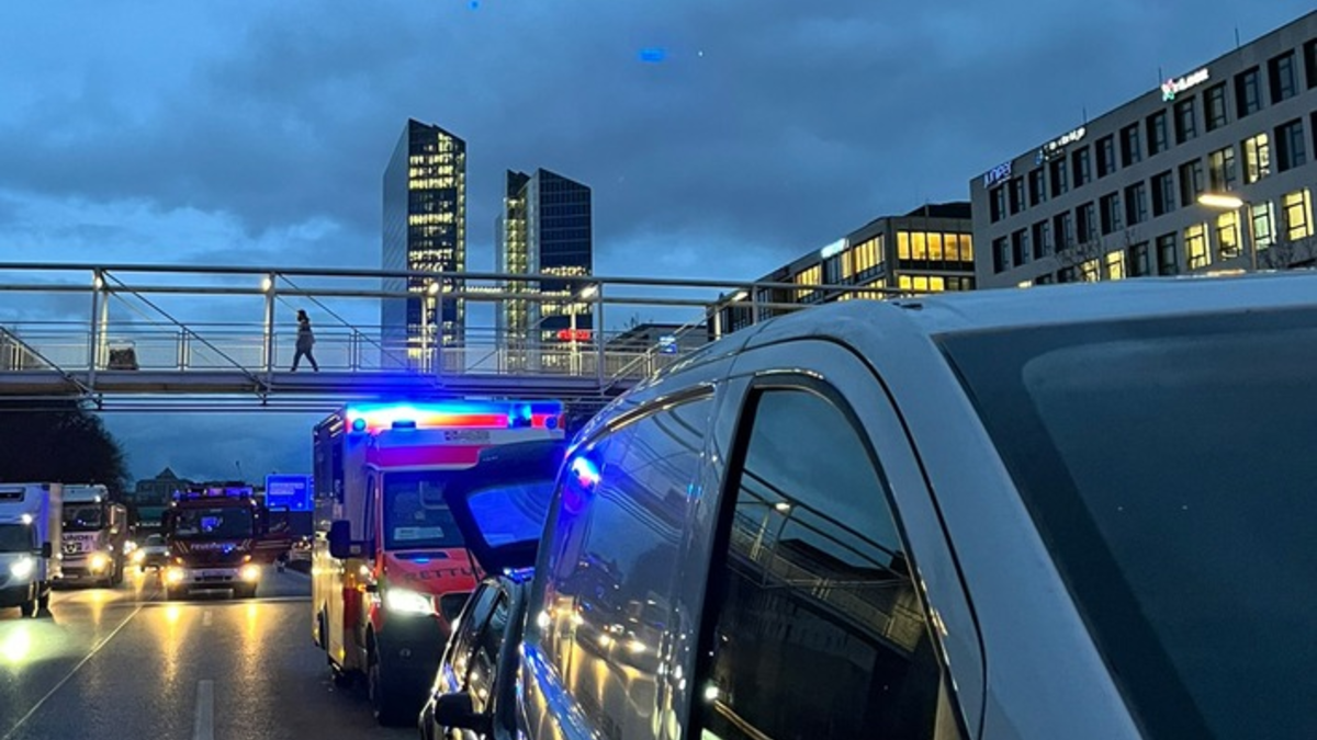 FW-M: Verkehrsunfall mit fünf beteiligten PKW (Freimann) - Foto: presseportal.de