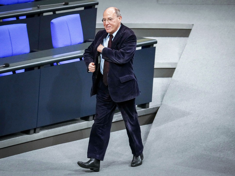 Gregor Gysi hat sich auf den Weg gemacht. - Foto: Kay Nietfeld/dpa