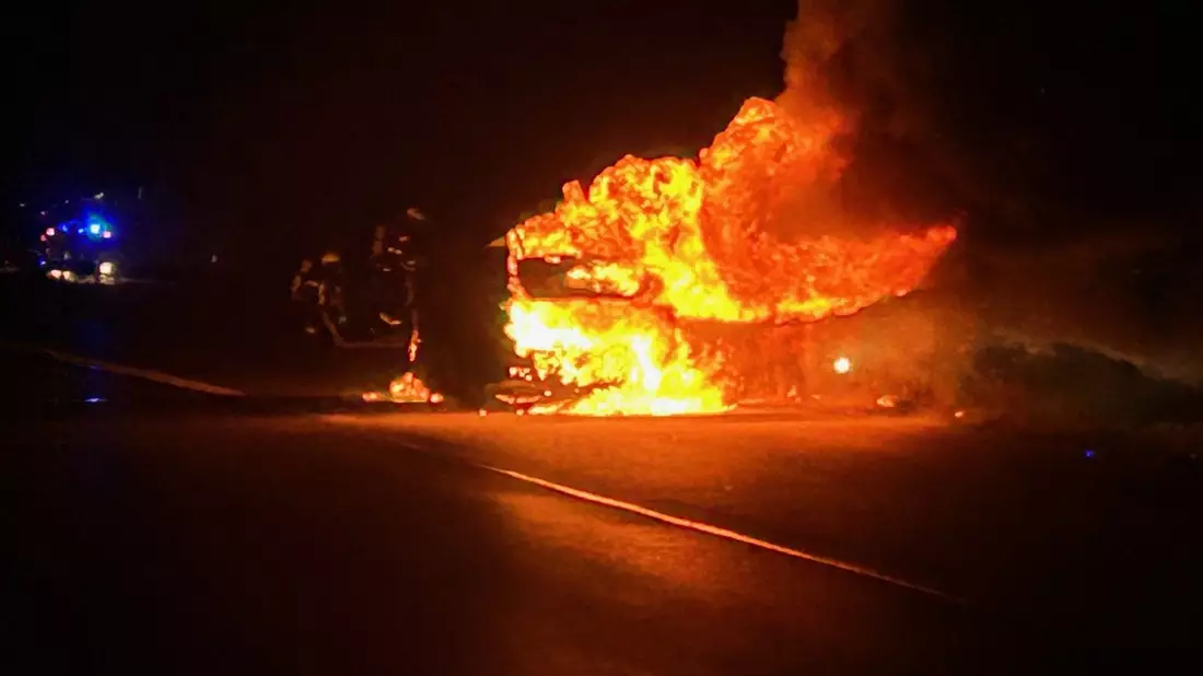 POL-PDLD: Schwegenheim - PKW in Vollbrand - Bild: presseportal.de