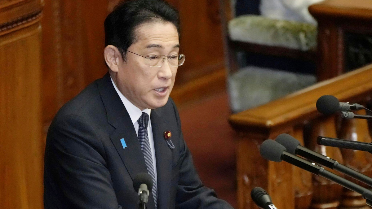 Ministerpräsident Fumio Kishida wird das Kabinett umbesetzen. - Foto: -/Kyodo News/AP/dpa