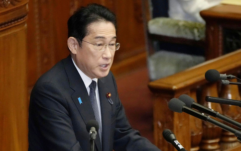 Ministerpräsident Fumio Kishida wird das Kabinett umbesetzen. - Foto: -/Kyodo News/AP/dpa