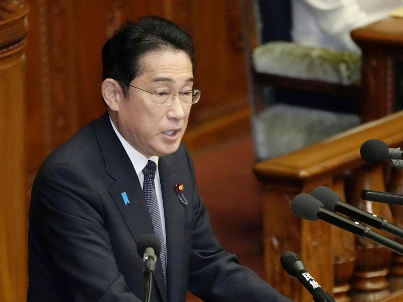 Ministerpräsident Fumio Kishida wird das Kabinett umbesetzen. - Foto: -/Kyodo News/AP/dpa