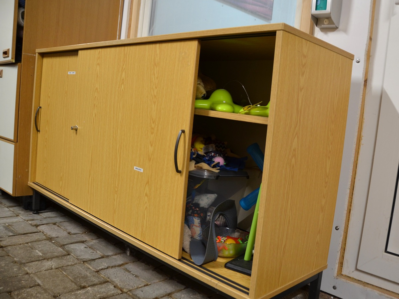 BPOL-CUX: Bundespolizei spendet Büromöbel an lokale Organisationen - Foto: presseportal.de