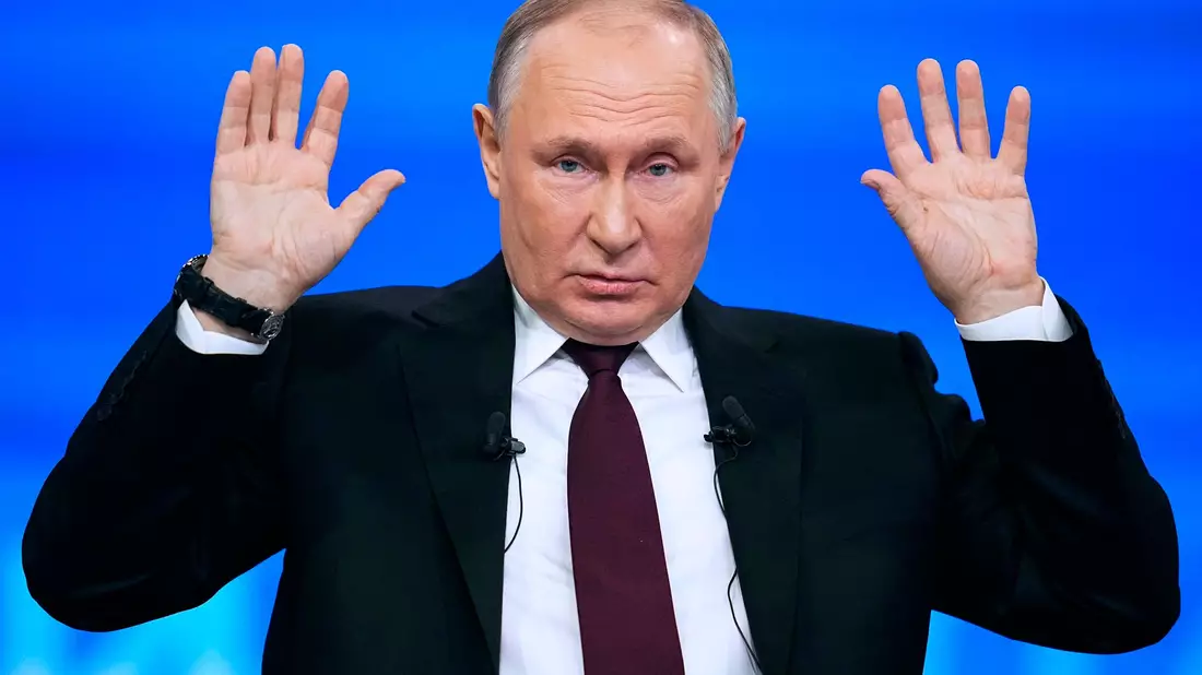 Der russische Präsident Wladimir Putin sieht für seinen Krieg gegen die Ukraine alle bisherigen Ziele weiter in Kraft. - Bild: Alexander Zemlianichenko/Pool AP/dpa