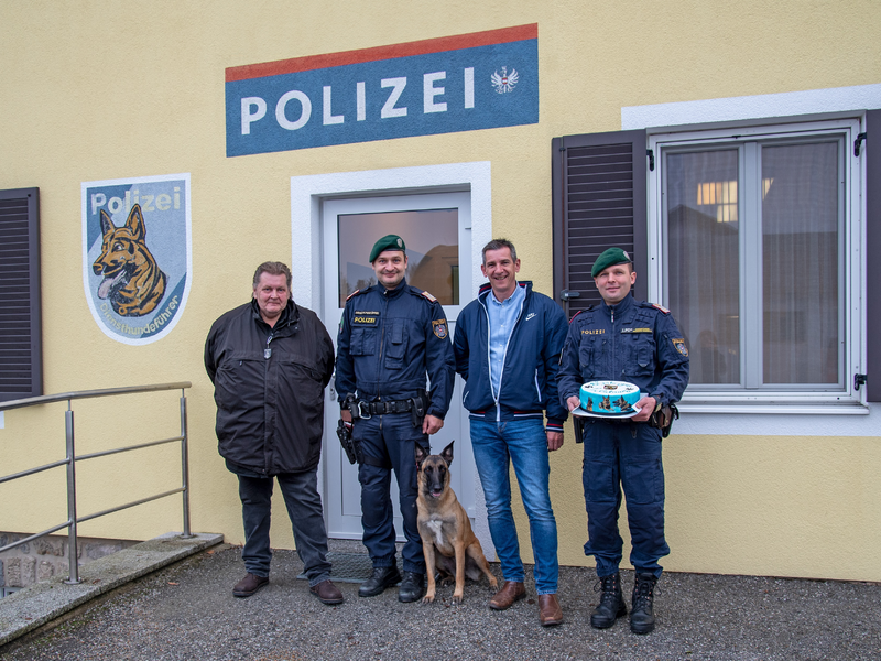 HARTL HAUS-Jubiläum mit Polizeihund - Foto: HARTL HAUS über pressetext.de