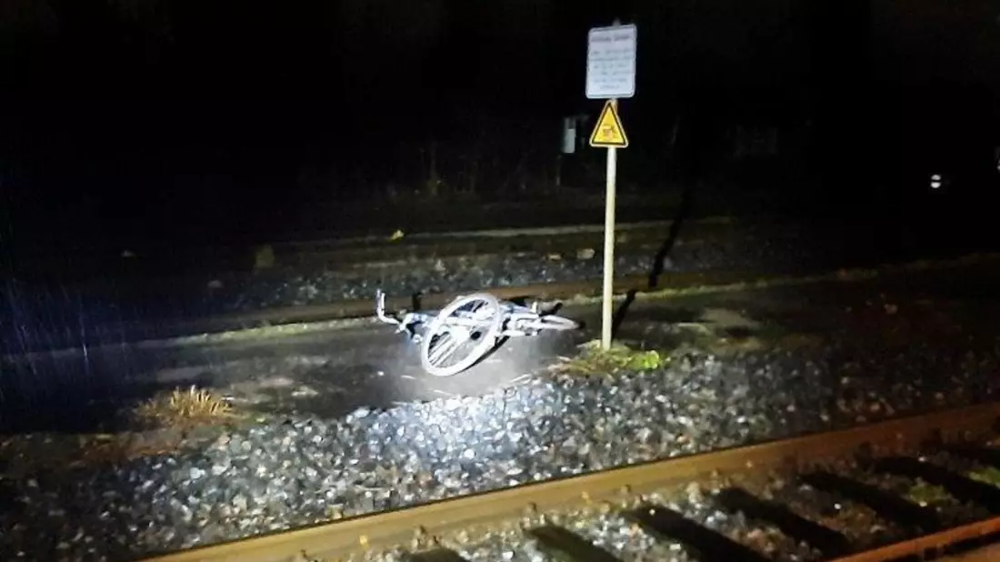 BPOL NRW: Jugendliche Ausreißer werfen Gegenstände ins Bahngleis - Bundespolizei leitet Ermittlungsverfahren ein - Bild: presseportal.de