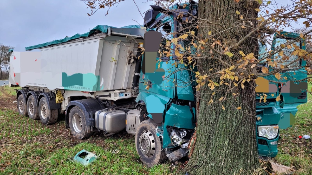 POL-NI: Stromausfall nach LKW Unfall - Foto: presseportal.de
