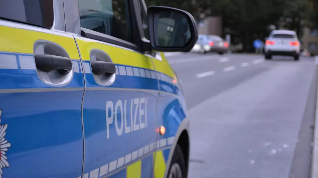 POL-ME: 18-Jährige vor Bahnhof beraubt - Polizei sucht Zeuginnen und Zeugen - Hilden - 2401062 - Bild: presseportal.de